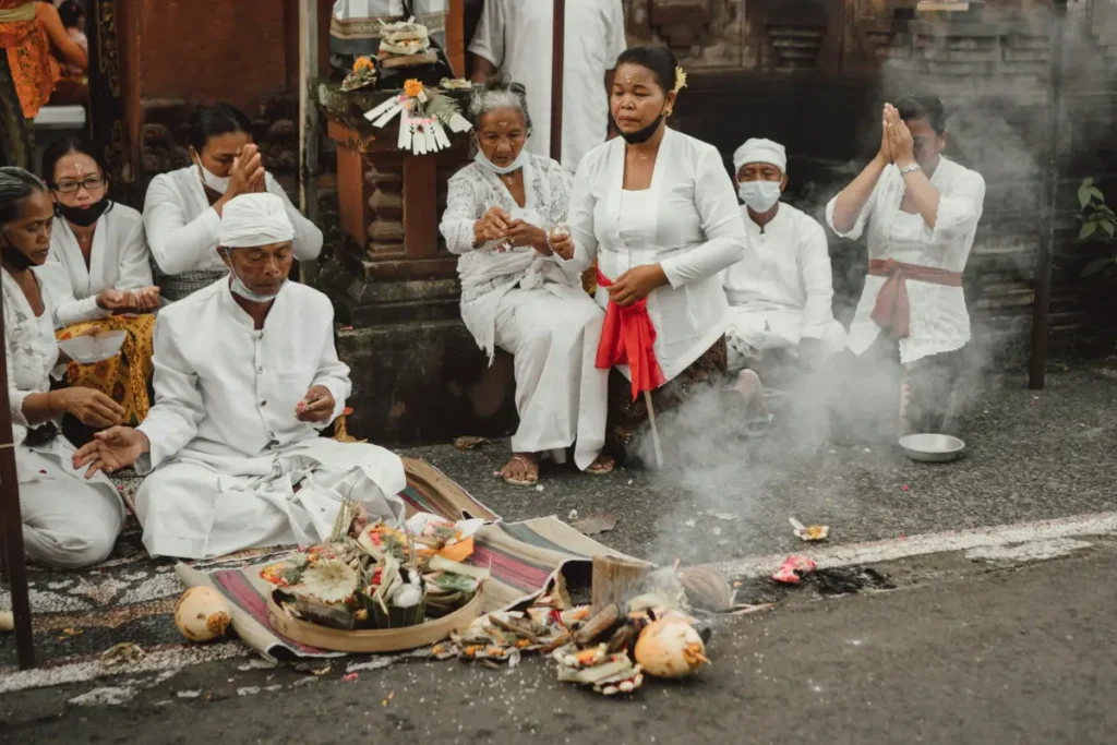 bali_hindu_priest